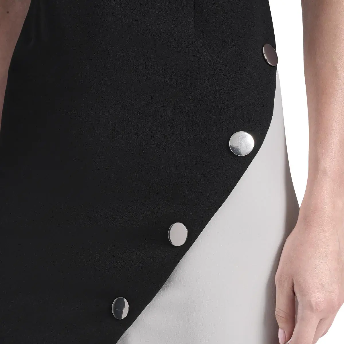 DKNYDD18225_9_DD5B1N30_BLI_ALT2