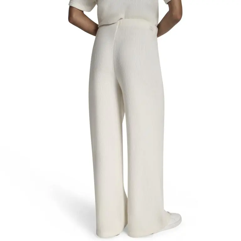 DKNYDJ17825_28_DJ6P3116_EN2_B