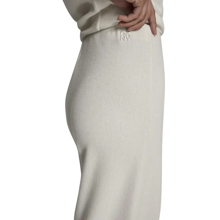 DKNYDJ17825_28_DJ6P3116_EN2_ALT2