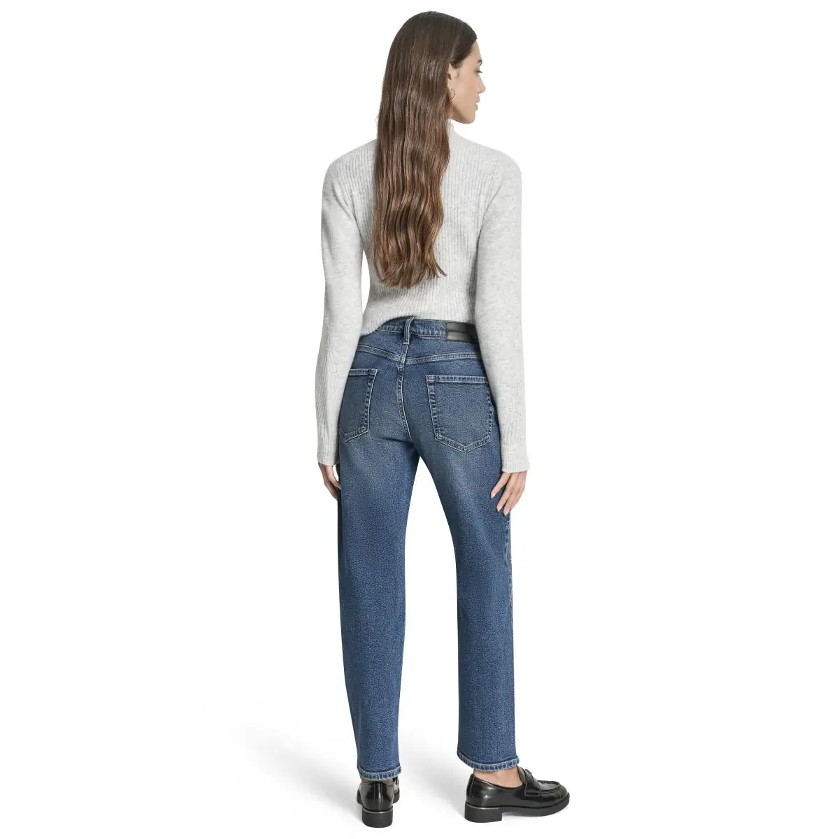 DKNYDJ17825_25_DJ6B4196_QLI_ALT1