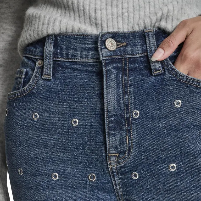 DKNYDJ17825_25_DJ6B4196_QLI_ALT2