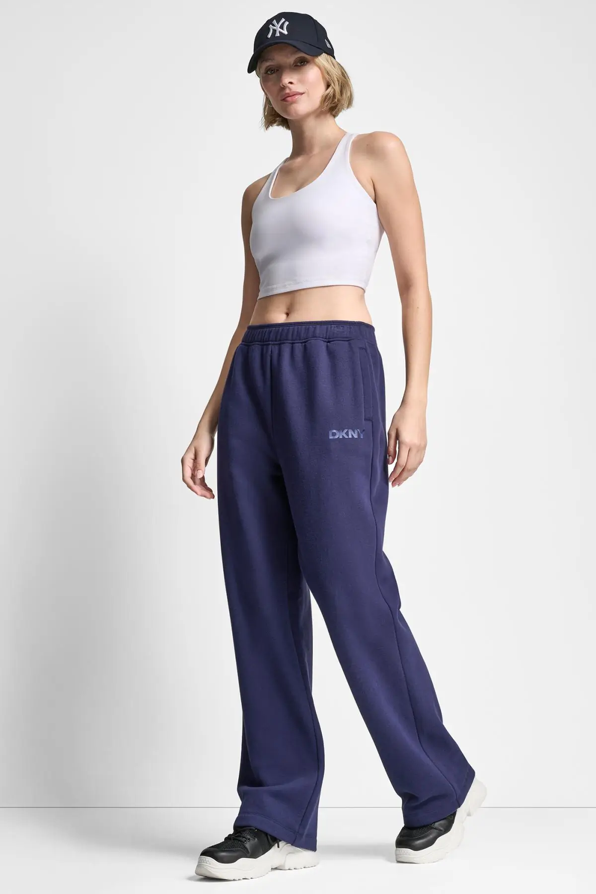 DKNYDP20025_35R_DP6P3795_PCT_RETAILe