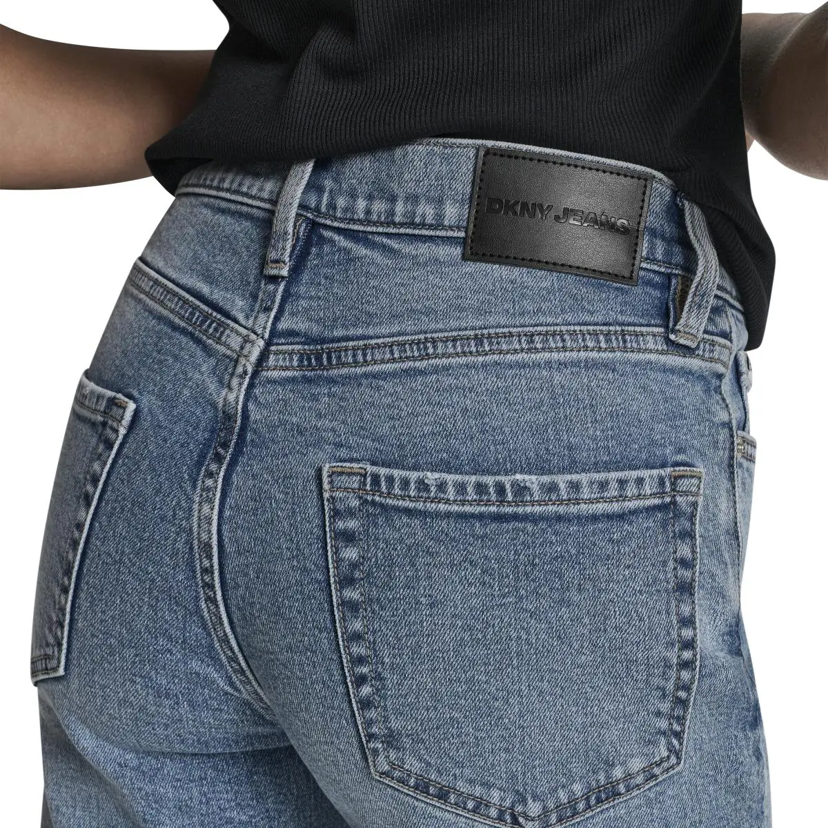 DKNYDJ17825_26_DJ6C4207_JEC_ALT3