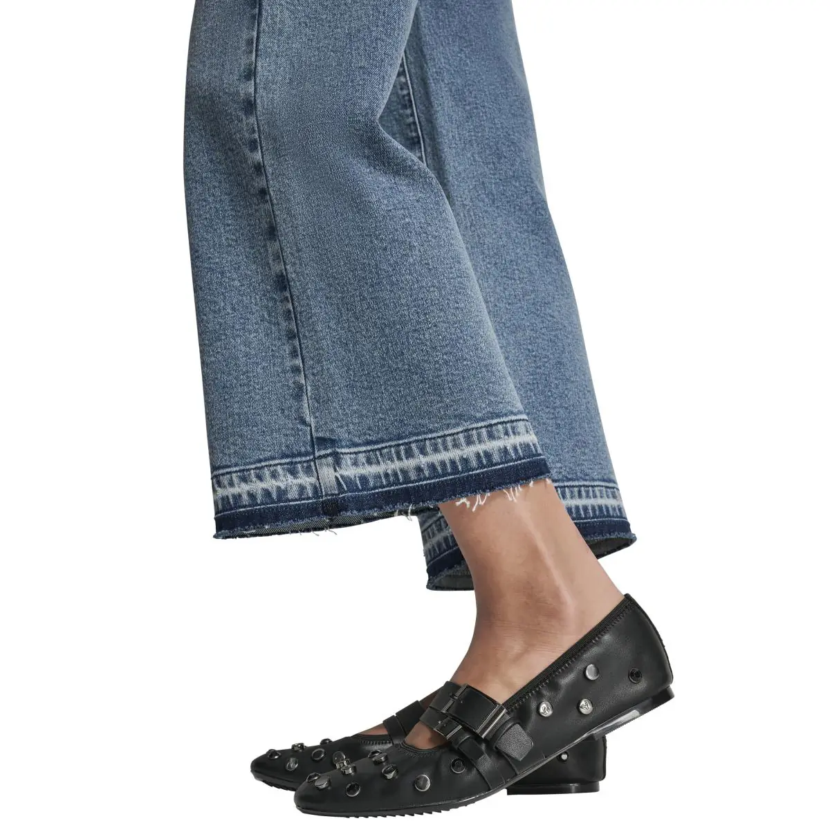 DKNYDJ17825_26_DJ6C4207_JEC_ALT4