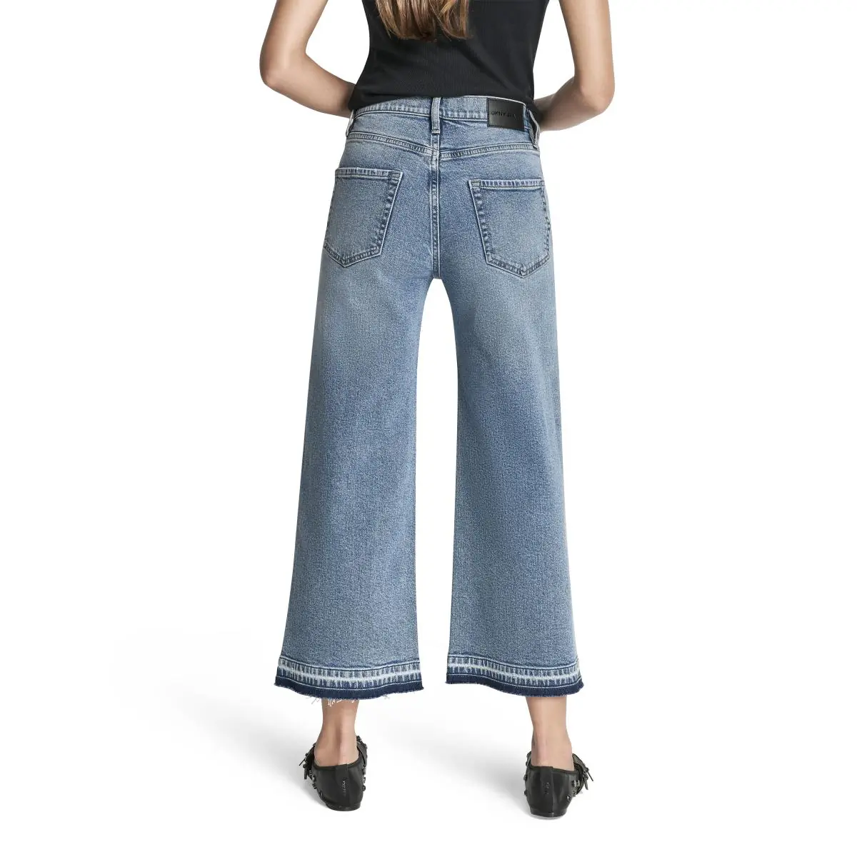 DKNYDJ17825_26_DJ6C4207_JEC_B