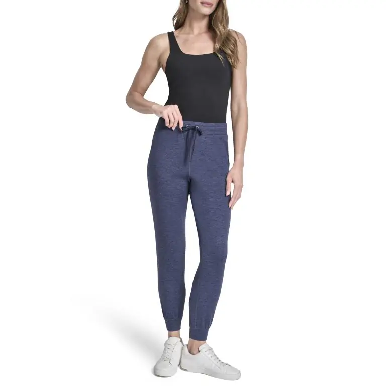 DKNYDP20525_42_DP6P3553_QHH_ALT1