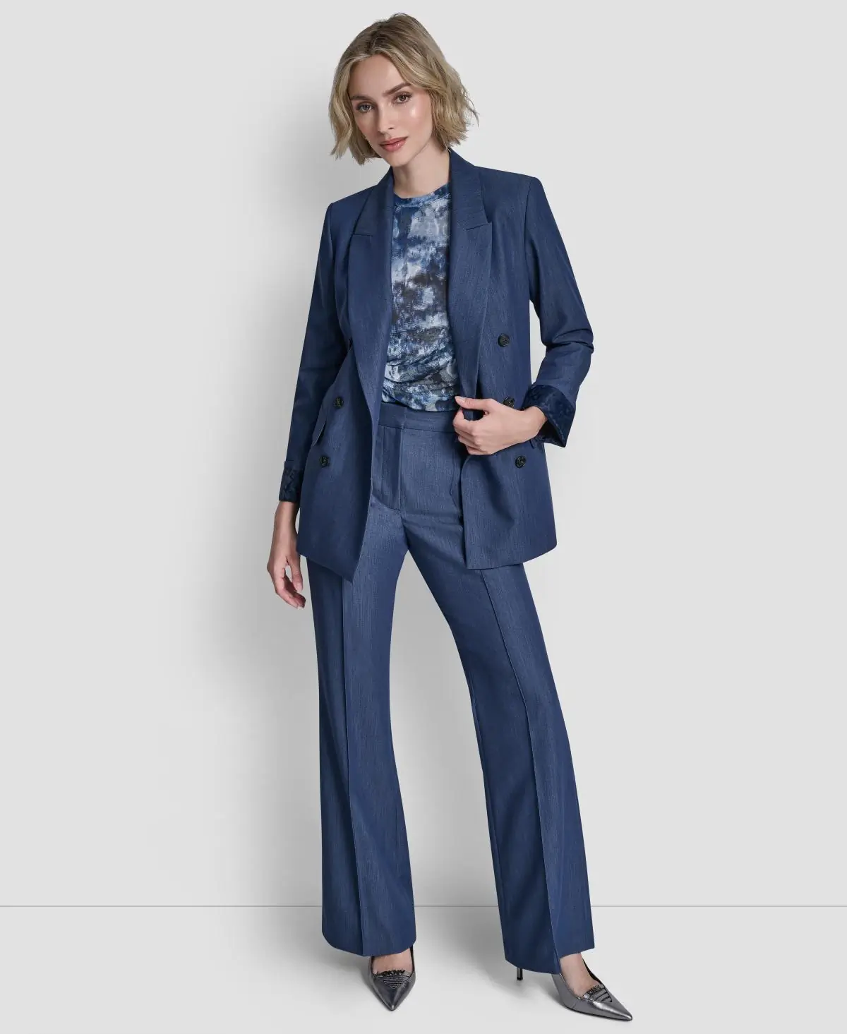 DKNYDU20925_4_UK5J3466_GDX_ALT1