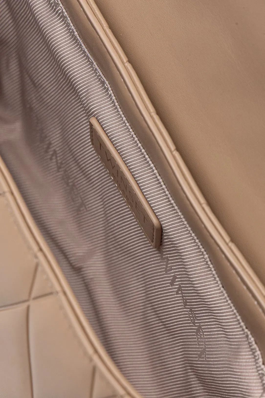 261TB7282 DELICATES 5