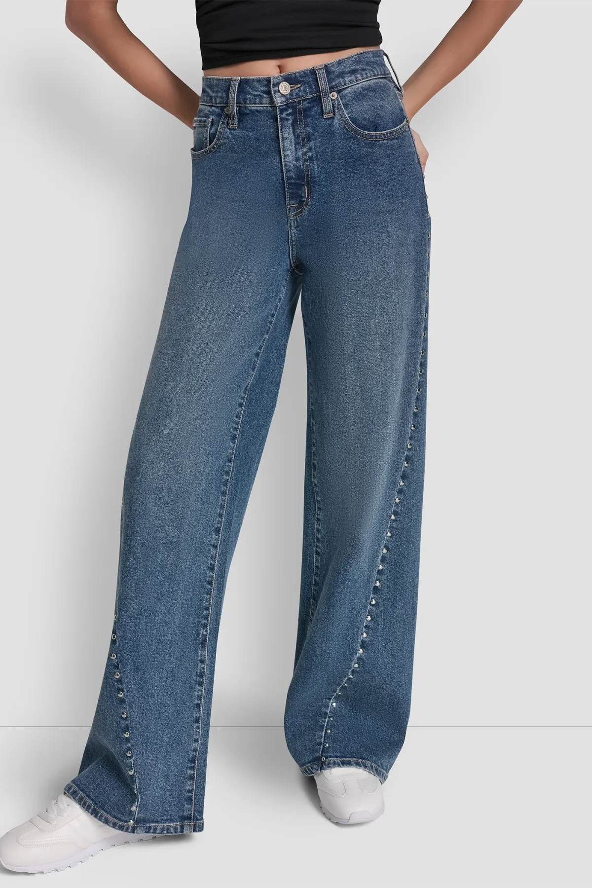 DKNYDJ22025_71_DJ6M4228_YJQ_F