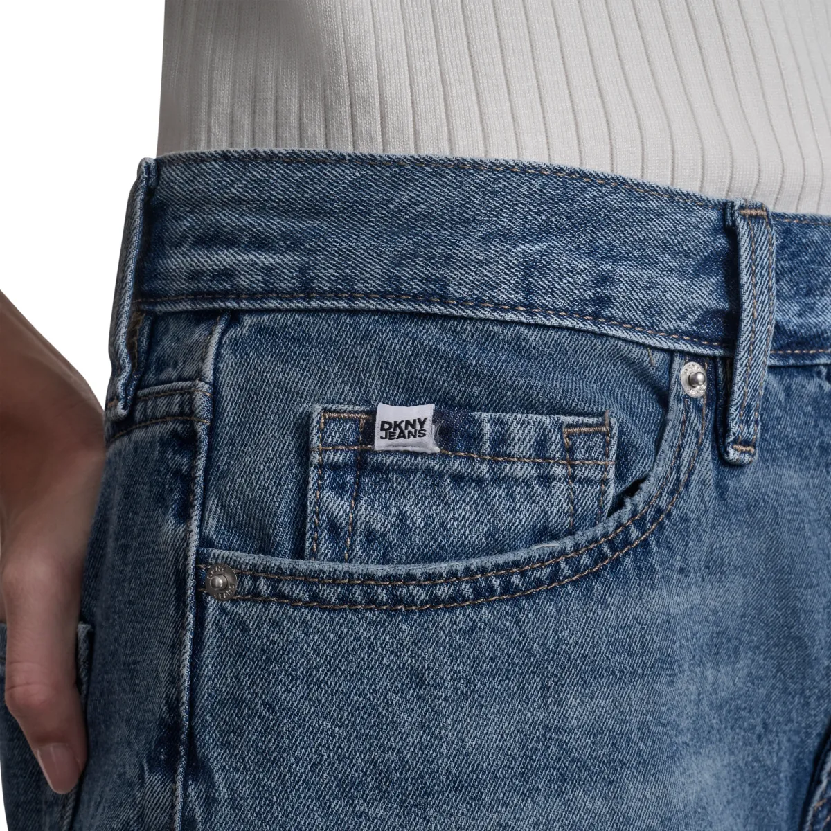 DKNYDJ23125_2_DJ5S8053_OED_ALT3