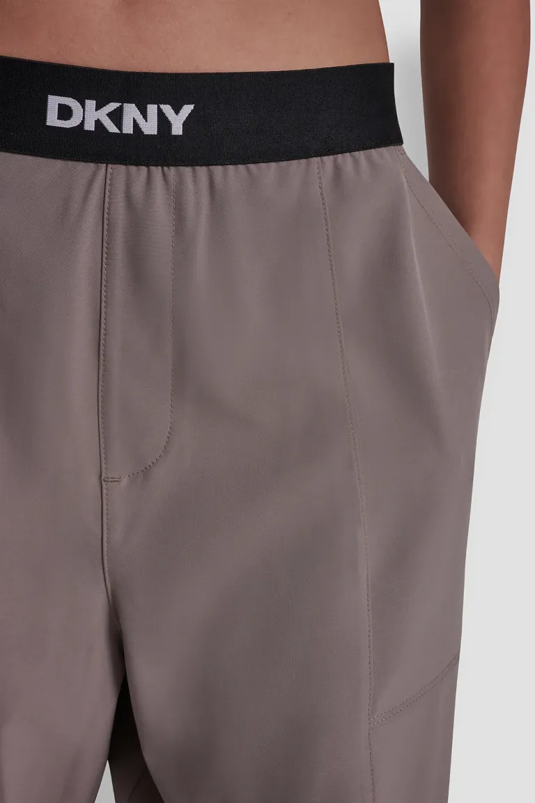 DKNYDP22325_8_DP6P3645_MUR_ALT2