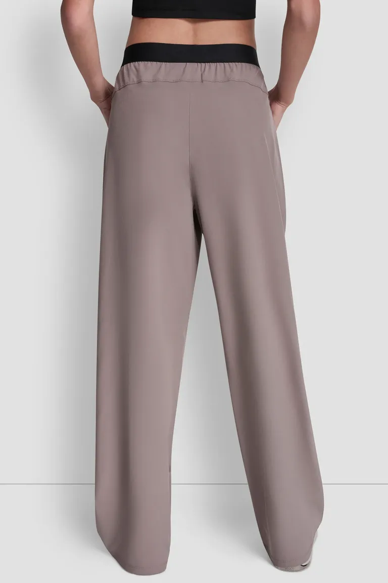 DKNYDP22325_8_DP6P3645_MUR_B