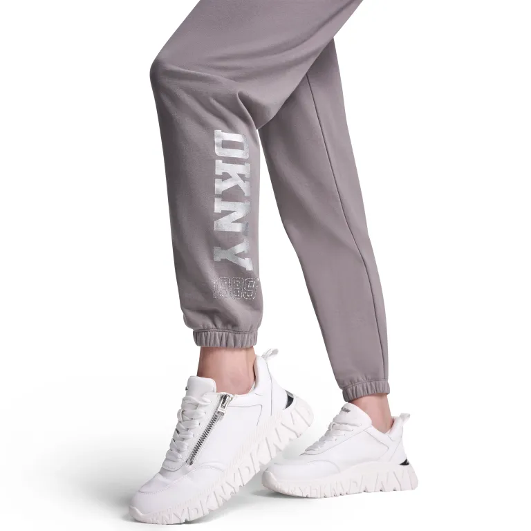 DKNYDP24125_13_DP6P3863_MUR_ALT3