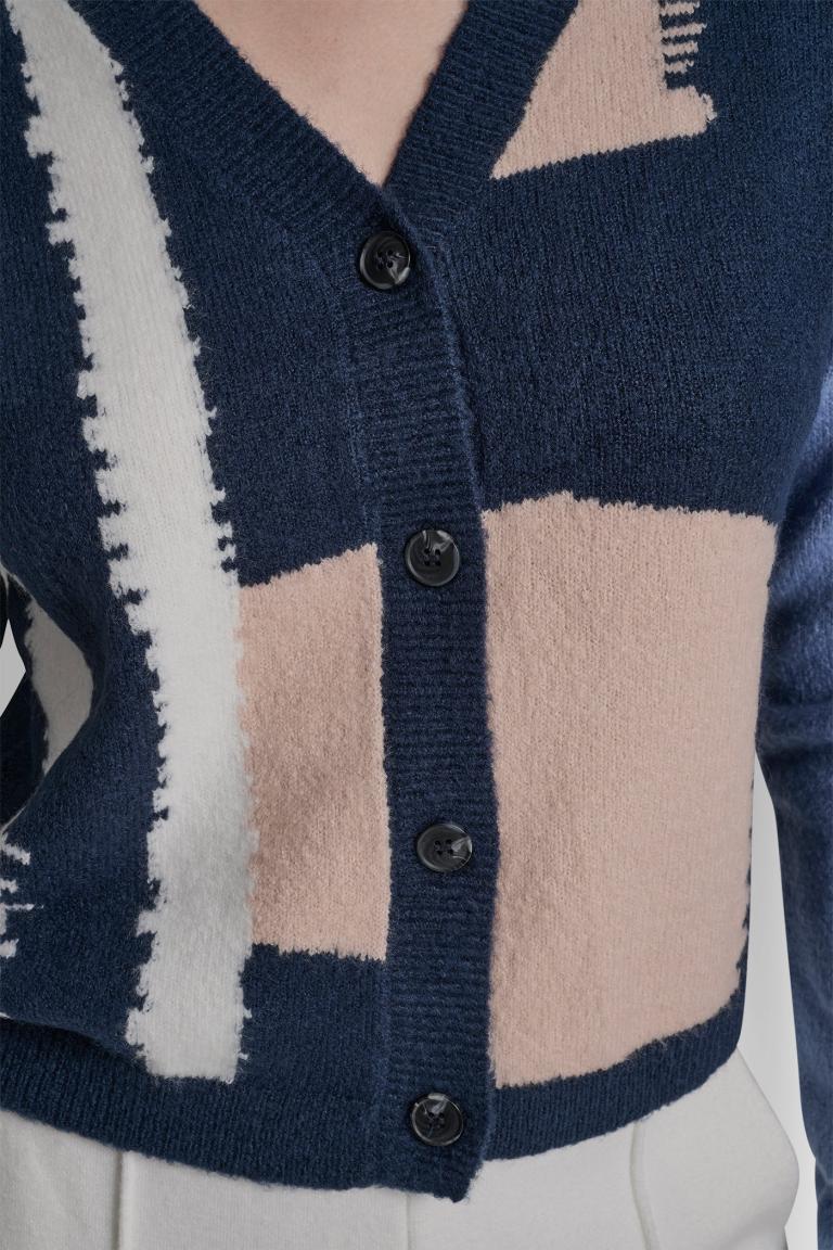 DKNYDW20425_41_P5KXAB24_QM7_ALT2