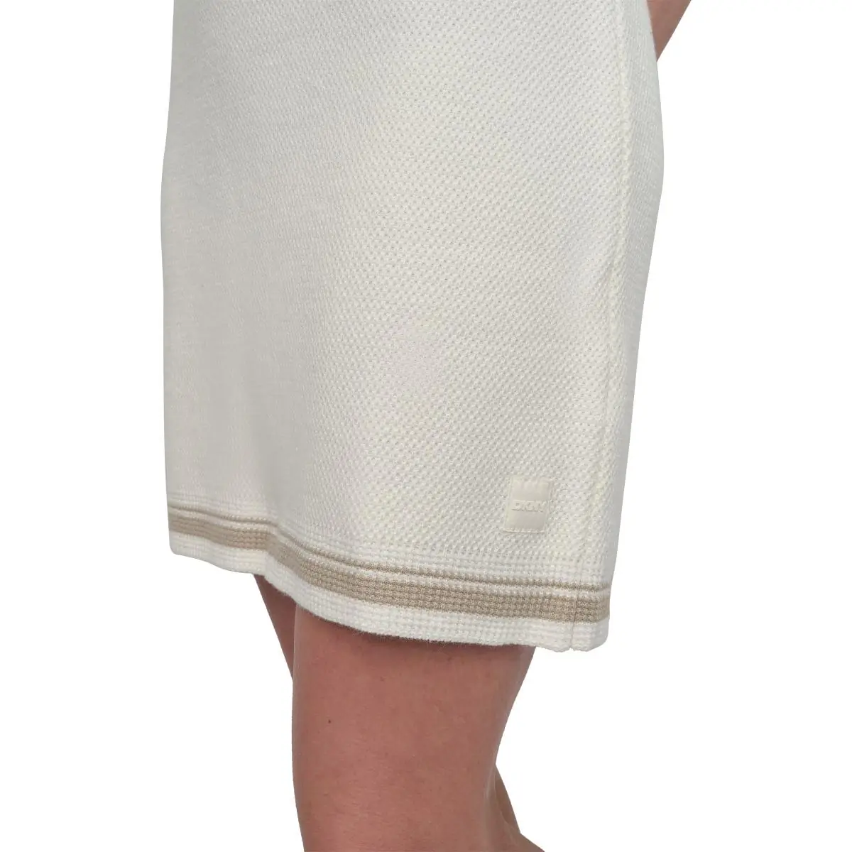 DKNYDP29624_25_DP5R6024_2VP_ALT2