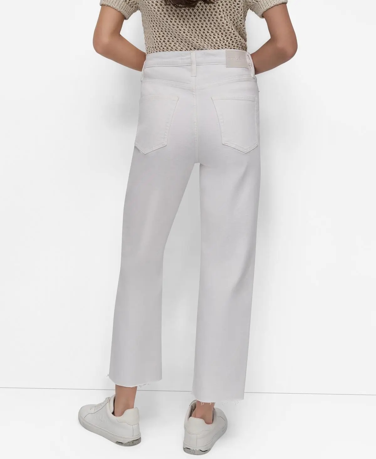 DKNYDJ30424_4_DJ5A4107_OPT_Ba