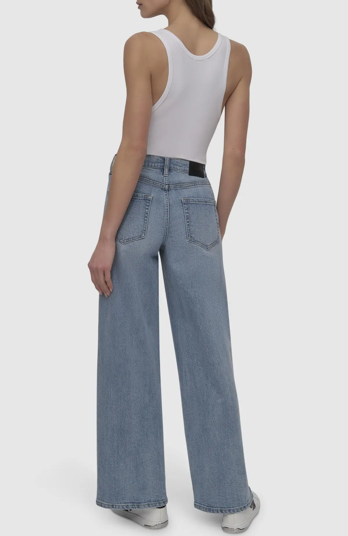 DKNYDJ30424_41_DJ5T1409_WHB_B