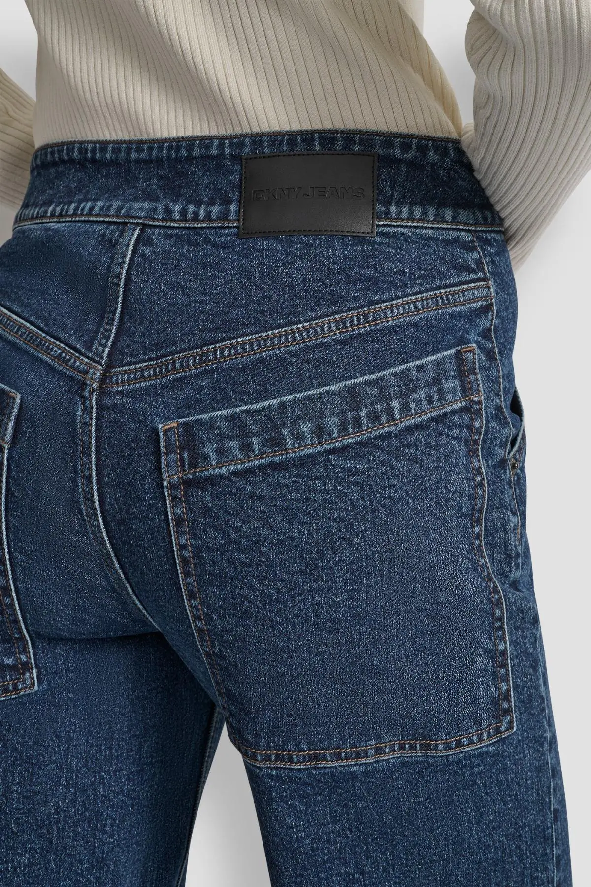 DKNYDJ09925_7_DJ5M4129_VW8_ALT1